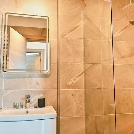 Diamond Sea View 2br - N Pools Апартаменты